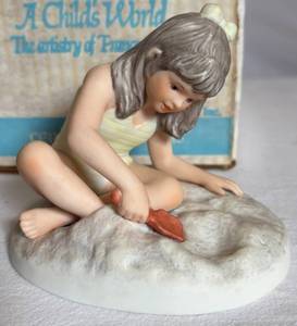 lot 162 image: Sand Castles Figurine by Frances Hook