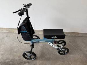 lot 16 image: Aojin 4-Wheel Folding Mobility Scooter - Compact Travel Unit