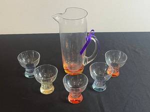 lot 25 image: VTG Color-Accented Glass Pitcher with 5 Cordial Glasses Set