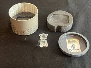 lot 34 image: Swarovski Mini Crystal Bear - Clear Faceted Figurine (Made in Austria)