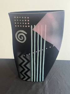 lot 39 image: John Bergen Mikasa Intaglio Abstract Studio Art Large Vase Vintage Black with Pink Teal Geometric Pattern