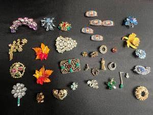 lot 108 image: Vintage Costume Jewelry Lot - Brooches, Pins, Bracelets & Rings, Enamel Floral - all missing stones or broken pins