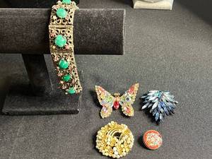 lot 110 image: Vintage Jewelry Lot Inc Trifari - Butterfly Brooch - Green Cabochon Bracelet - Blue Leaf Brooch - all missing stones or broken pin