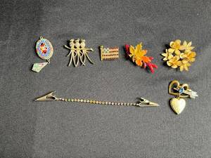 lot 111 image: Vintage Gold-Tone Jewelry Lot Enamel Heart Locket, Beaded Bracelet & Leaf Pins