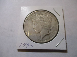 lot 30 image: 1925 PEACE SILVER DOLLAR COIN
