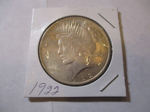 lot 32 image: 1922 PEACE SILVER DOLLAR COIN