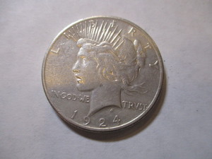 lot 47 image: 1924 PEACE SILVER DOLLAR COIN