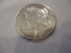 lot 64 image: 1922 PEACE SILVER DOLLAR COIN