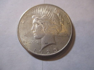 lot 75 image: 1925 PEACE SILVER DOLLAR COIN