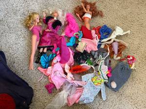 Vintage Fashion Doll Lot w Dolls Clothes Accessories & Tote Bag