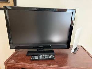 Insignia 24in LCD TV NS-24E730A12 w Remote Stand Antenna Good