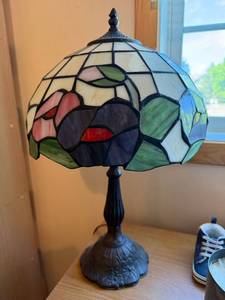 Tiffany Style Stained Glass Floral Table Lamp Approx 19in Tall