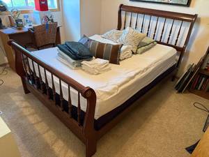Traditional Sleigh Bed Frame Full Size Wood Spindle Headboard Good