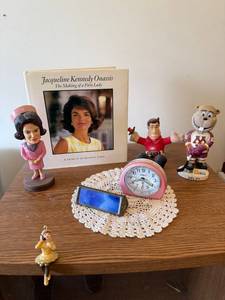 Mixed Decor Lot Jackie Kennedy Book Seiko Clock Goldy Gopher Figurine