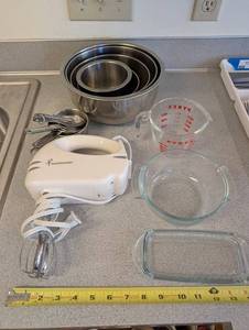 Toastmaster Hand Mixer & Mixed Kitchen Lot