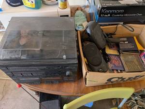 Sanyo Gxt808u Stereo Music System With Speakers & Assorted Media