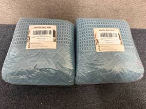 lot 48 image: 2 Waffle Textured Bath Mats