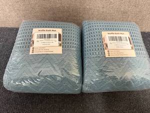 lot 49 image: 2 Waffle Textured Bath Mats