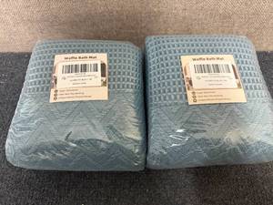 lot 50 image: 2 Waffle Textured Bath Mats