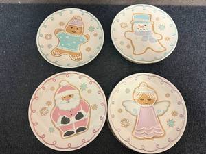 lot 85 image: 4 Gingerbread Themed Porcelain Plates