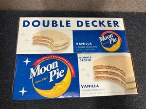 lot 209 image: 2 Packs Of Vanilla Moon Pie Double Deckers