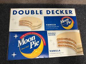 lot 211 image: 2 Packs Of Vanilla Moon Pie Double Deckers