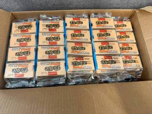 lot 220 image: 30 Packs Of Diana Vanilla Wafers