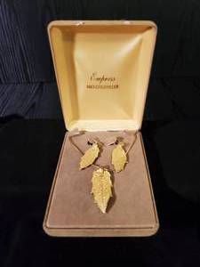 lot 16 image: Vintage Empress 14k Goldfilled Leaf Necklace and Earrings