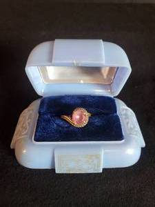 lot 24 image: Stunning 10k Gold Antique Ring w Collectible Dennison Art Deco Ring Box