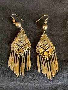lot 26 image: Beautiful pair of Vintage Earrings