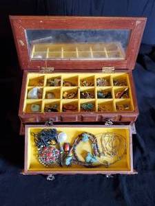 lot 27 image: Jewelry Box with lots of Vintage Costume Jewelry