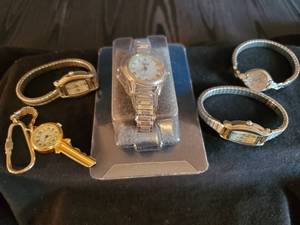 lot 38 image: Speidel Watch, Collezio, 2 Diamond Brand, and Mid modern Key watch Lot