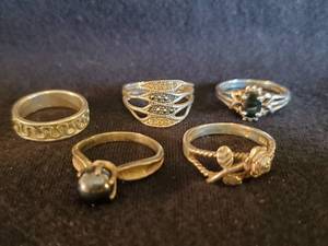 lot 39 image: 5 Antique Sterling Silver Rings Most size 6