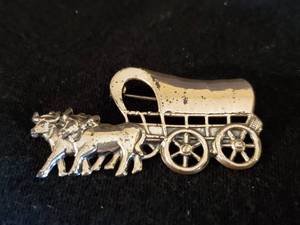 lot 41 image: Sterling Silver OX and Covered Wagon Broach by Jewel Art