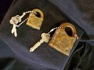 lot 58 image: Pair of Early 20th Century Brass Yale Paddle Locks with Keys Working Fantastic