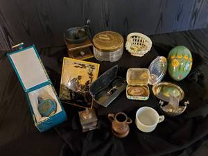 lot 60 image: Nice Lot of Antique Smalls Silhouette, Dcor and more