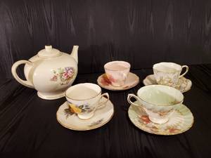 lot 71 image: Lot of Mid Century Modern Tea Cups and Tea Pot