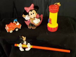 lot 84 image: A lot of Vintage Disney Collectables