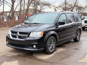 lot 6 image: 2017 DODGE GRAND CARAVAN SXT 2 Owner (NO RESERVE)