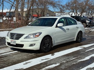 lot 12 image: 2009 HYUNDAI GENESIS 3.8L V6 No Accidents (NO RESERVE)