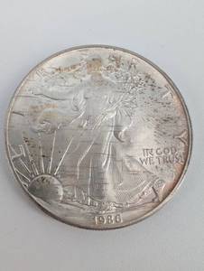 lot 31 image: American Silver Eagle 1 oz .999 Fine Silver Dollar - 1986