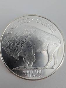 lot 38 image: Buffalo Silver Round - 1 oz .999 Fine Silver