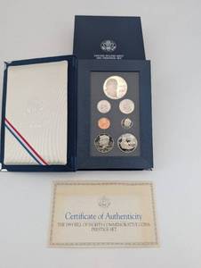 lot 70 image: United States Mint 1993 Bill of Rights Commemorative Coins Prestige Set