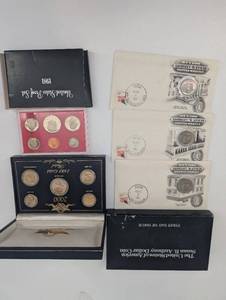 lot 101 image: 2000 24Kt Gold Plated US Coin Set (6 Coins) & Red Display Set & First Day of Issue Envelopes