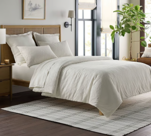 lot 422 image: Hearth & Hand with Magnolia 3pc FullQueen Trellis Pattern Comforter Bedding Set Cream