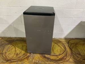 lot 10 image: Hisense 4.4 Cu ft Single Door Mini Refrigerator, Energy Star, Model WMS044M6XVE (Used, Minor Transit Damage)
