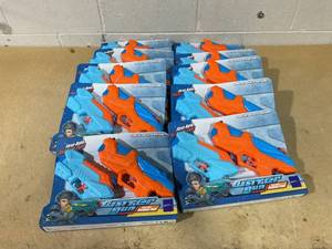 lot 89 image: LOT OF 10 Surf Gear Water Guns