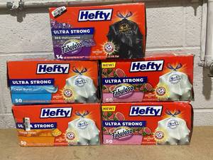 lot 238 image: LOT OF 5 Hefty Trash Bags (4) 13 Gal (1) 30 Gal