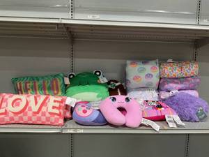 lot 403 image: LOT OF Kids Pillows