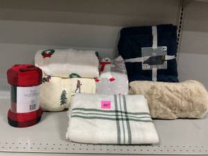 lot 407 image: LOT OF 7 Blankets